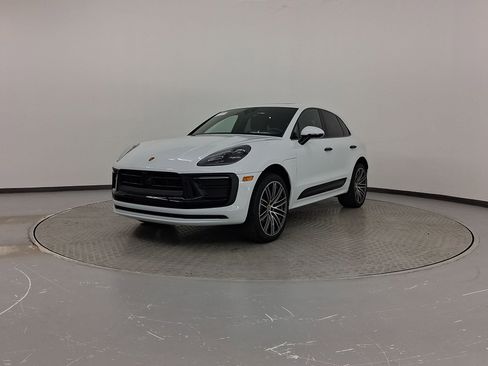 New 2026 Porsche Macan image 1
