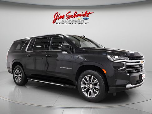 Used 2024 Chevrolet Suburban LT w/ LT Signature Plus Package AWD/4WD image 1