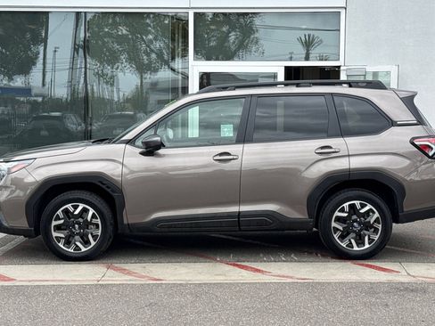 Used 2025 Subaru Forester Premium AWD/4WD image 10