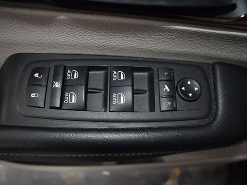 Used 2023 Chrysler Pacifica Limited image 13