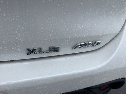 Used 2021 Toyota Highlander XLE AWD/4WD image 8