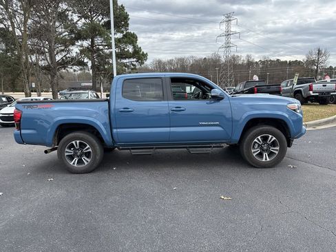 Used 2019 Toyota Tacoma TRD Sport image 10