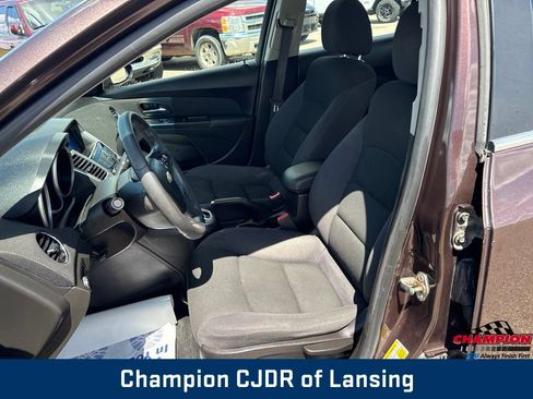 Used 2015 Chevrolet Cruze LT FWD image 11