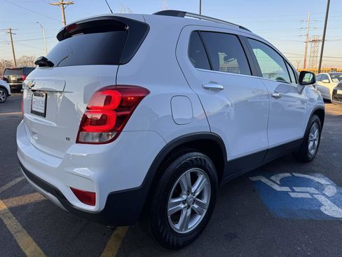 Used 2020 Chevrolet Trax LT w/ LT Convenience Package image 5