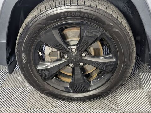 Used 2020 Jeep Cherokee Latitude Plus image 8