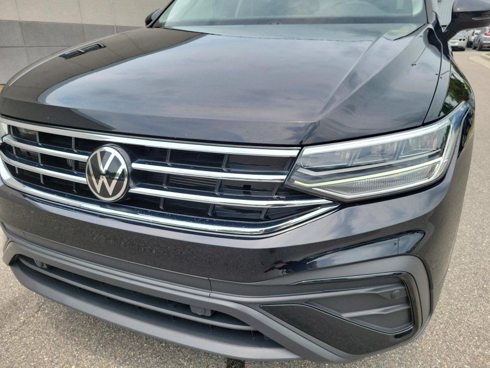 Certified 2023 Volkswagen Tiguan SE w/ Panoramic Sunroof Package FWD image 26