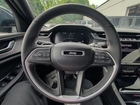 Used 2024 Jeep Grand Cherokee L Altitude AWD/4WD image 18