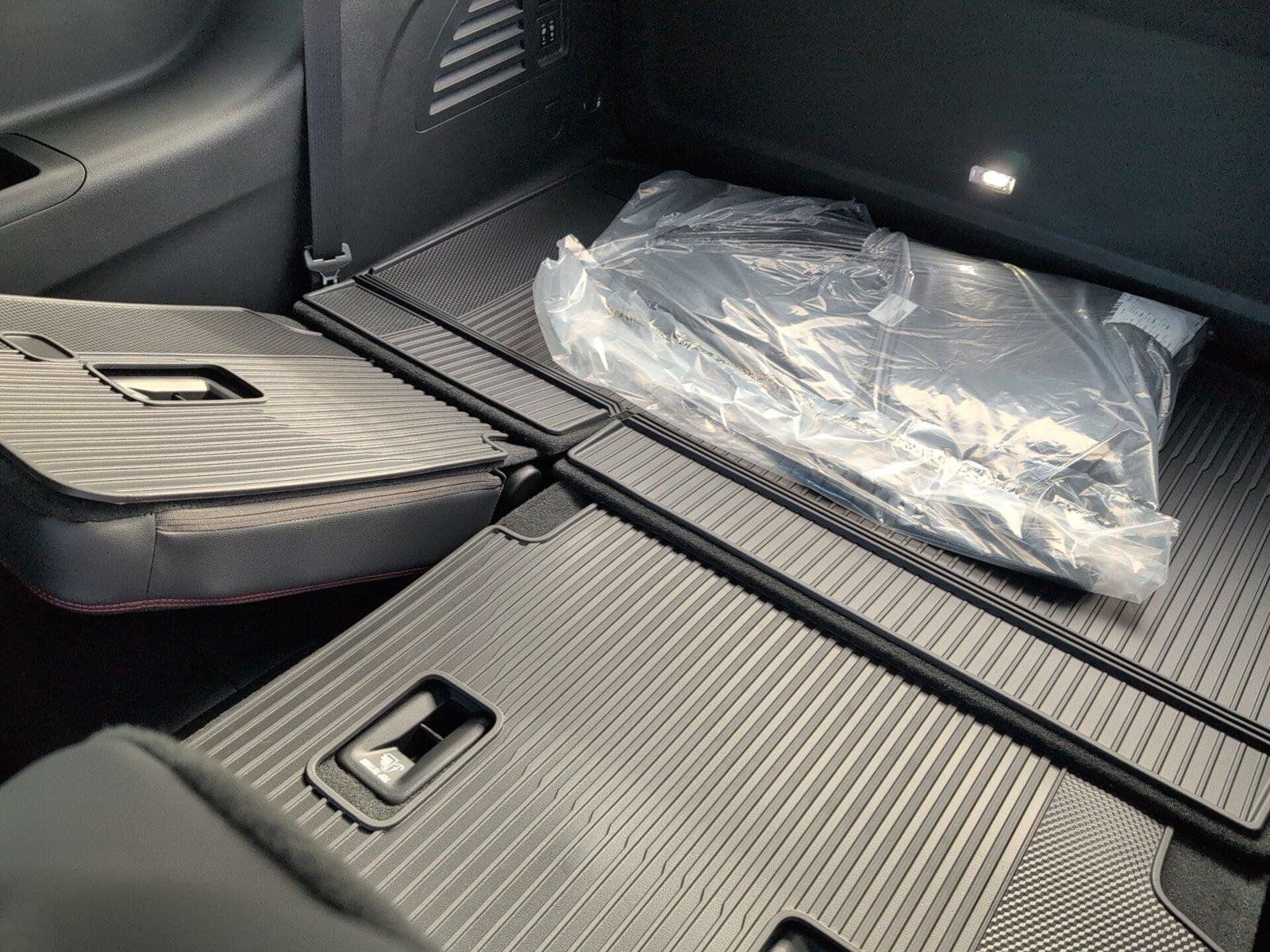 New 2026 Chevrolet Traverse RS w/ LPO, Floor Liner Package FWD image 32