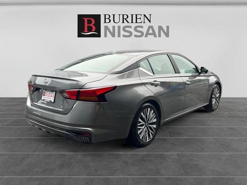 Used 2025 Nissan Altima 2.5 SV FWD image 5