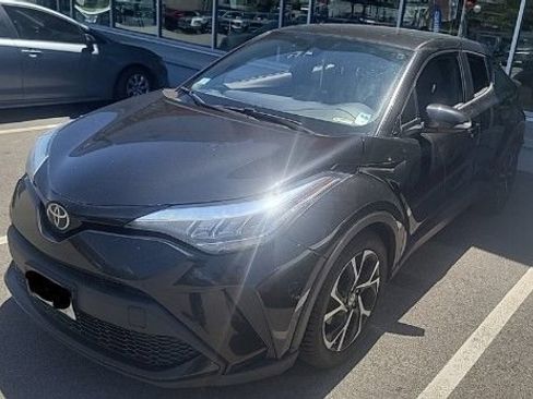 Used 2020 Toyota C-HR XLE FWD image 2
