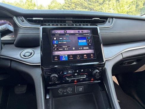 Used 2022 Jeep Grand Cherokee Limited w/ Luxury Tech Group II RWD image 33