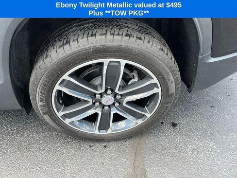 Used 2023 GMC Acadia SLT w/ Technology Package FWD image 7