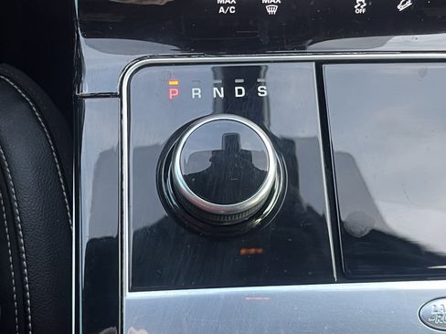 Used 2018 Land Rover Range Rover Velar R-Dynamic SE AWD/4WD image 22