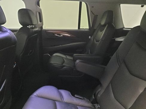 Used 2016 Cadillac Escalade Luxury AWD/4WD image 18