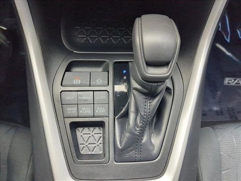 Used 2020 Toyota RAV4 XLE image 17