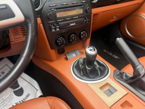 Used 2006 MAZDA MX-5 Miata Grand Touring image 27