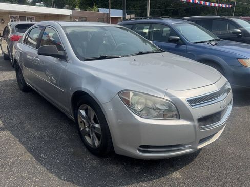 Used 2010 Chevrolet Malibu LT w/ Power Convenience Package FWD image 3