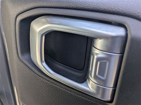 Used 2022 Jeep Gladiator Mojave w/ Cold Weather Group image 30