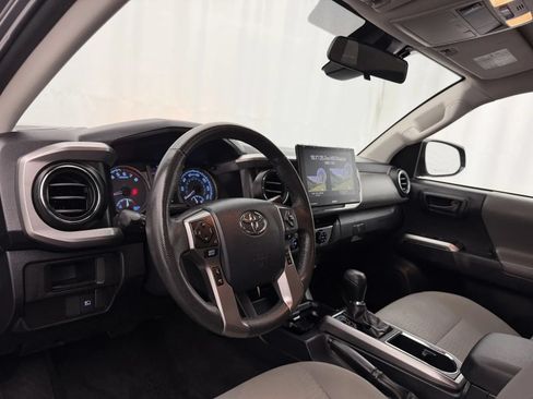 Used 2018 Toyota Tacoma SR5 w/ SR5 Appearance Package (SM) AWD/4WD image 10
