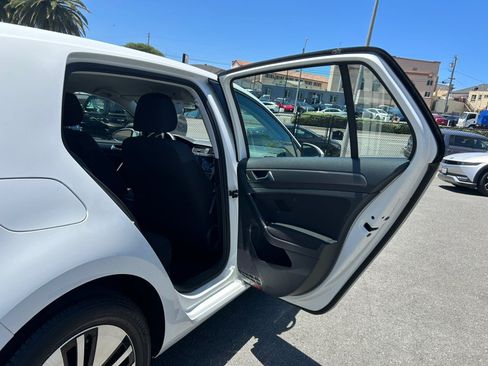 Used 2019 Volkswagen e-Golf SE w/ Driver Assistance Package FWD image 33