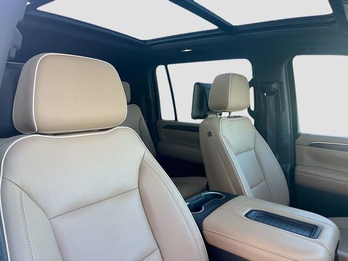 Used 2024 Chevrolet Suburban Premier w/ Advanced Technology Package image 32