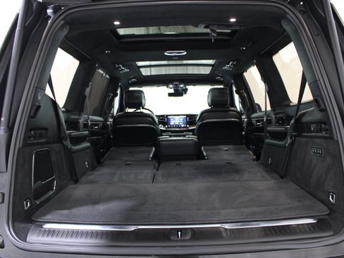 Used 2023 Jeep Grand Wagoneer Series III AWD/4WD image 30