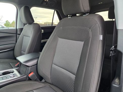 Used 2024 Ford Explorer XLT image 15