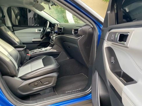 Used 2022 Ford Explorer XLT w/ Equipment Group 202A image 34