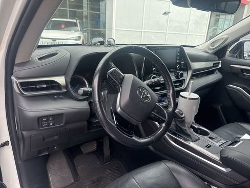 Certified 2021 Toyota Highlander Limited image 6