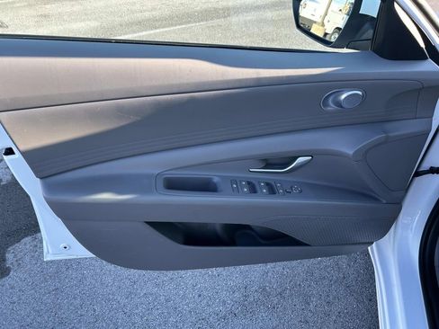 Used 2024 Hyundai Elantra SEL image 21