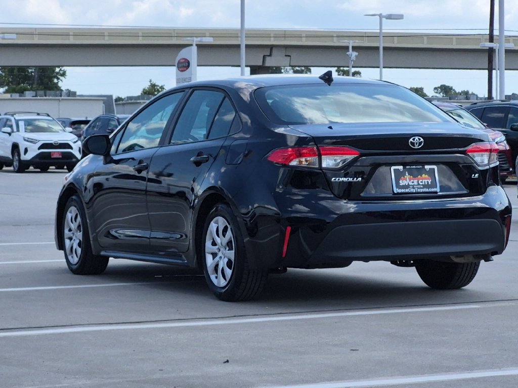 Used 2026 Toyota Corolla LE FWD image 4