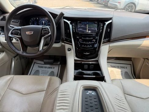 Used 2017 Cadillac Escalade ESV Luxury AWD/4WD image 14