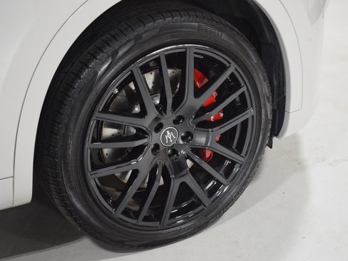 Certified 2022 Maserati Levante Modena image 17