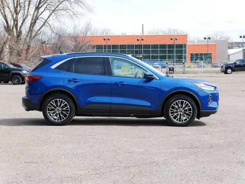 Certified 2023 Ford Escape SE image 2