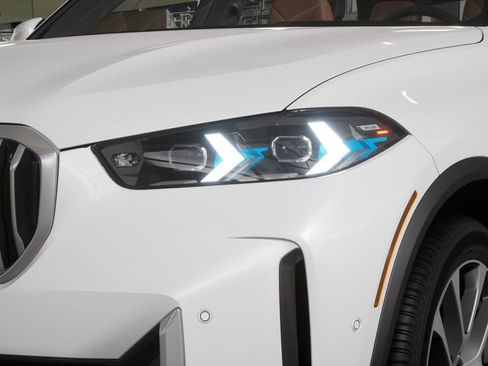 Used 2026 BMW X5 xDrive50e image 32