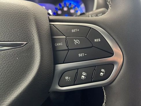 New 2026 Chrysler Pacifica Select image 33