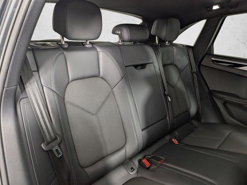 Certified 2023 Porsche Macan AWD/4WD image 23