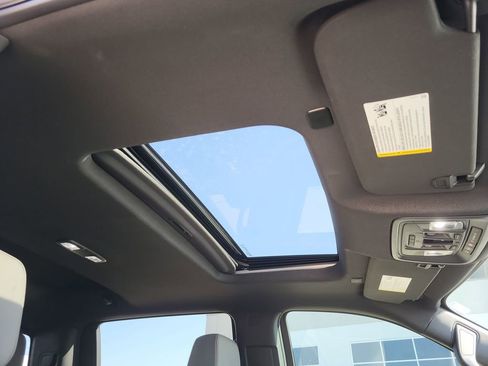 Used 2025 Chevrolet Silverado 1500 ZR2 w/ Technology Package image 19