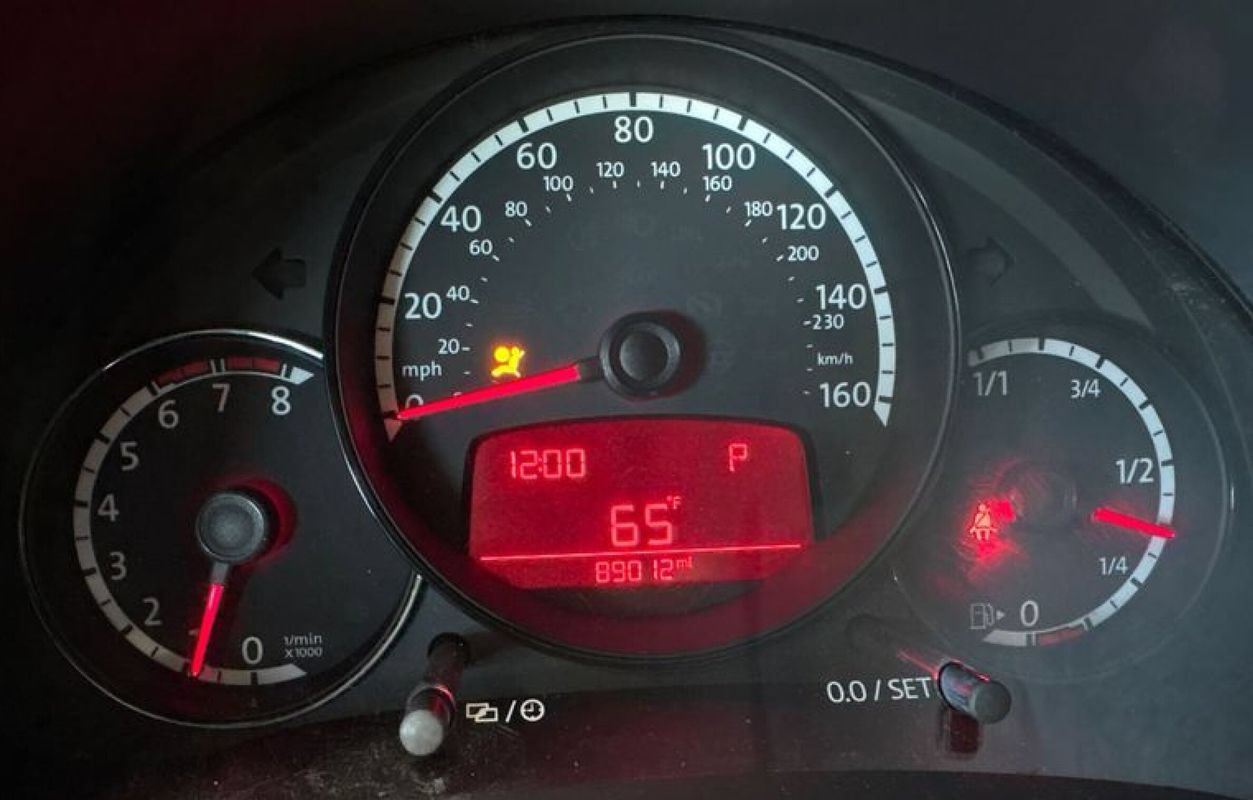 Used 2013 Volkswagen Beetle 2.5 FWD image 26