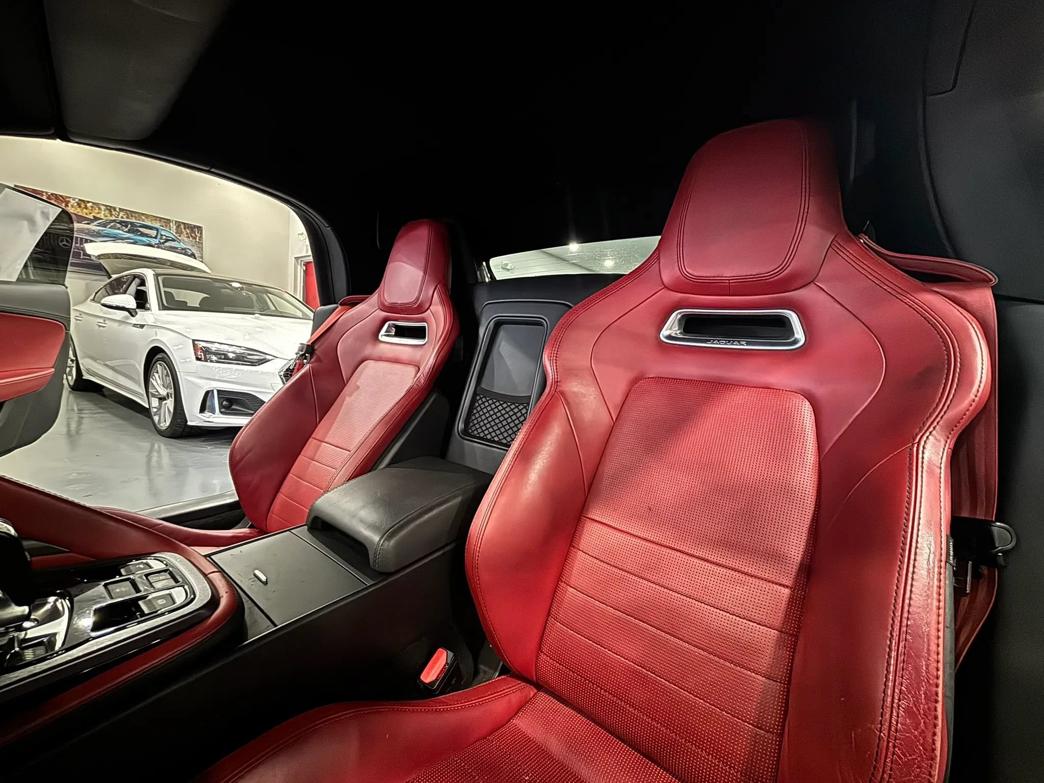Used 2020 Jaguar F-TYPE Convertible RWD image 11