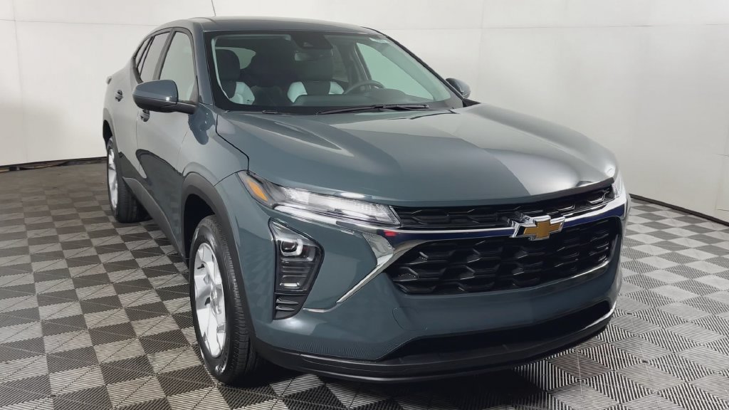 New 2026 Chevrolet Trax LS w/ LS Convenience Package FWD image 3