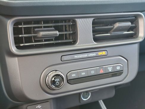 New 2025 Ford Maverick XL image 18