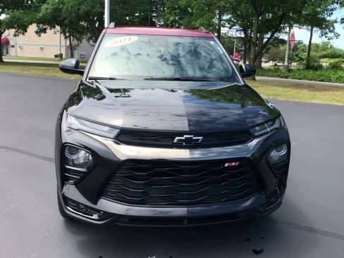 Used 2021 Chevrolet TrailBlazer RS w/ Technology Package AWD/4WD image 3