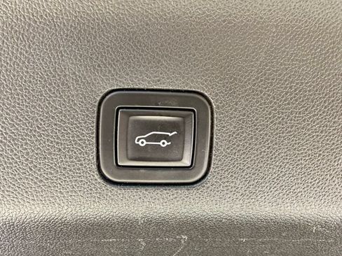 Used 2023 GMC Yukon Denali Ultimate AWD/4WD image 28