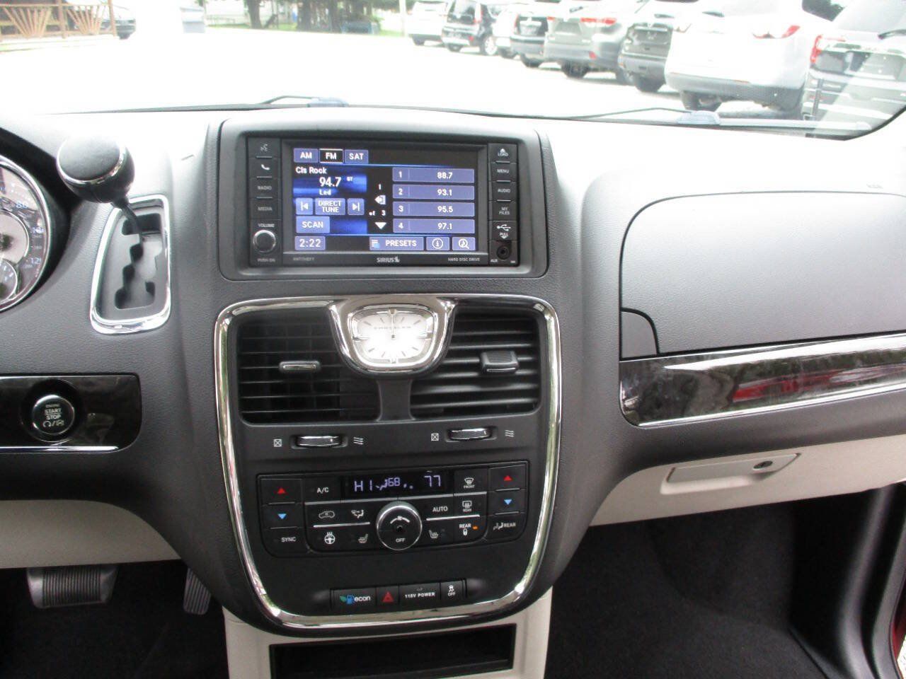 Used 2015 Chrysler Town & Country Touring-L w/ Driver Convenience Group FWD image 12