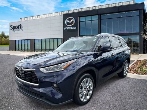 Used 2022 Toyota Highlander Limited FWD image 6