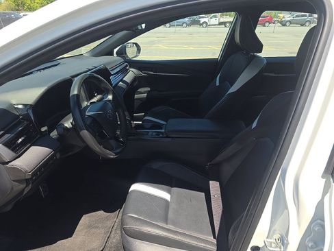 Used 2025 Toyota Camry SE FWD image 10