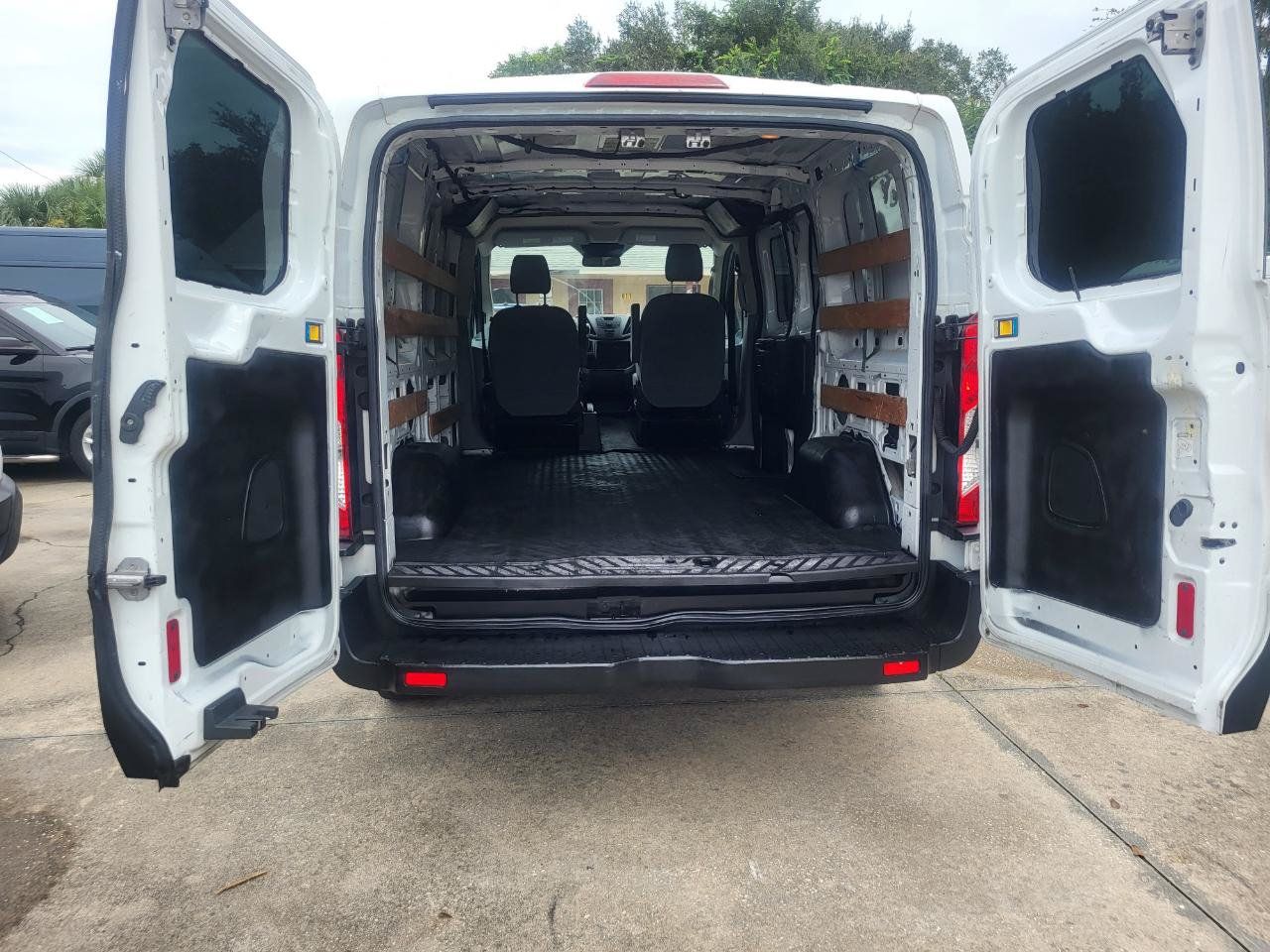 Used 2016 Ford Transit 250 130 Low Roof w/ Exterior Upgrade Package RWD image 38