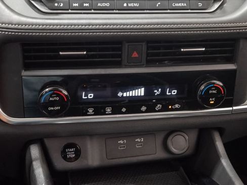 Used 2025 Nissan Rogue SV FWD image 18