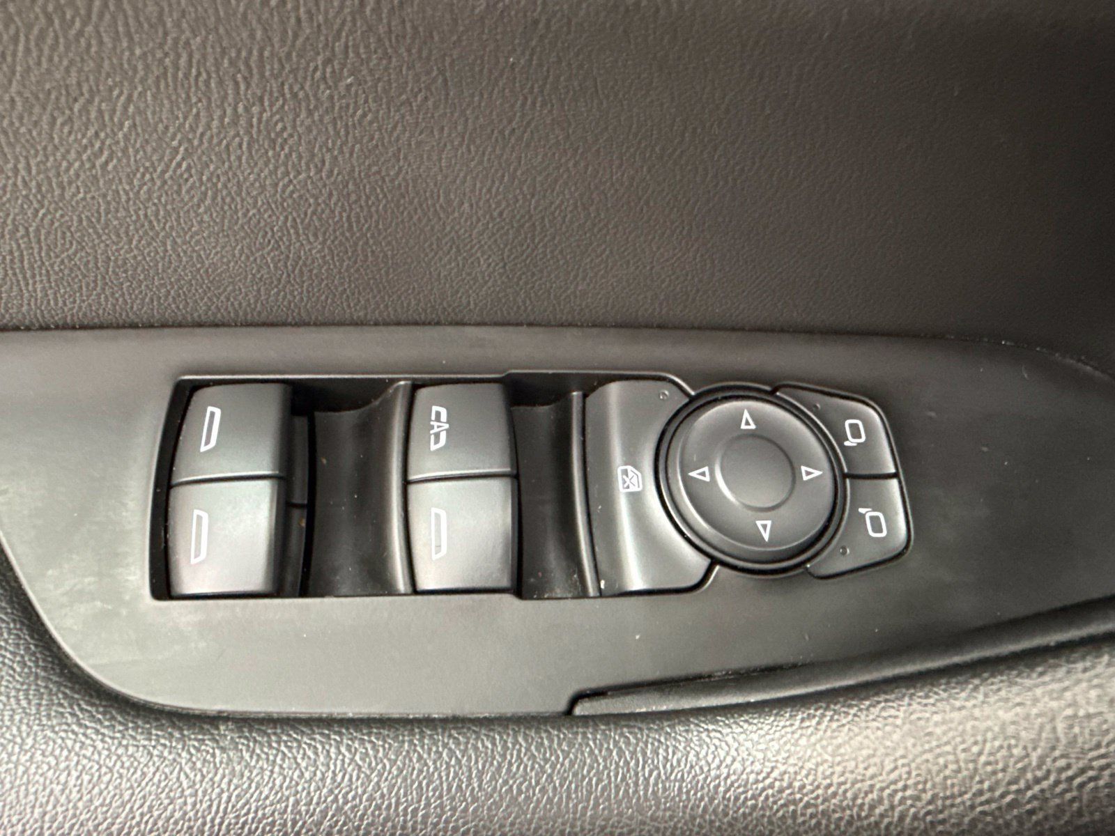 Used 2024 Chevrolet Blazer RS w/ Enhanced Convenience Package FWD image 13